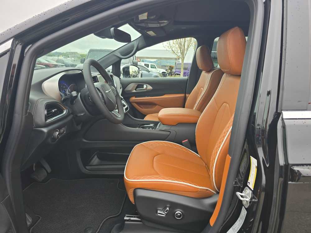 New 2026 Chrysler Pacifica Pinnacle AWD/4WD image 9