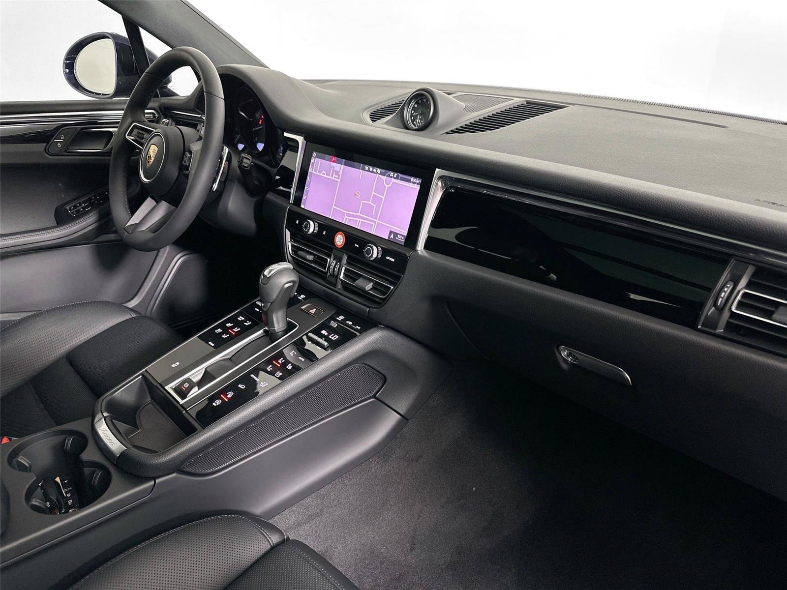 Certified 2026 Porsche Macan Turbo AWD/4WD image 29