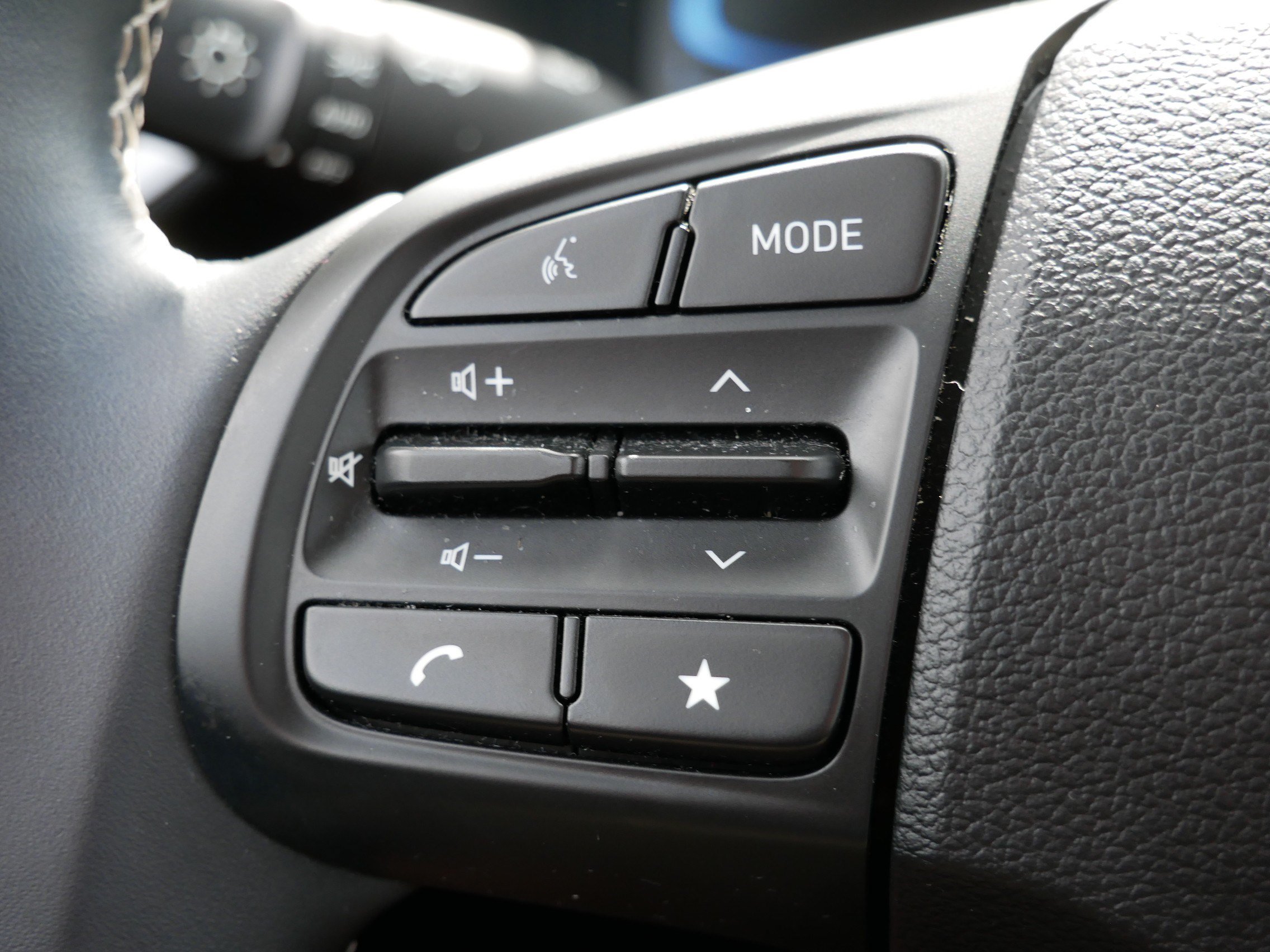 Used 2024 Hyundai Venue Limited FWD image 26