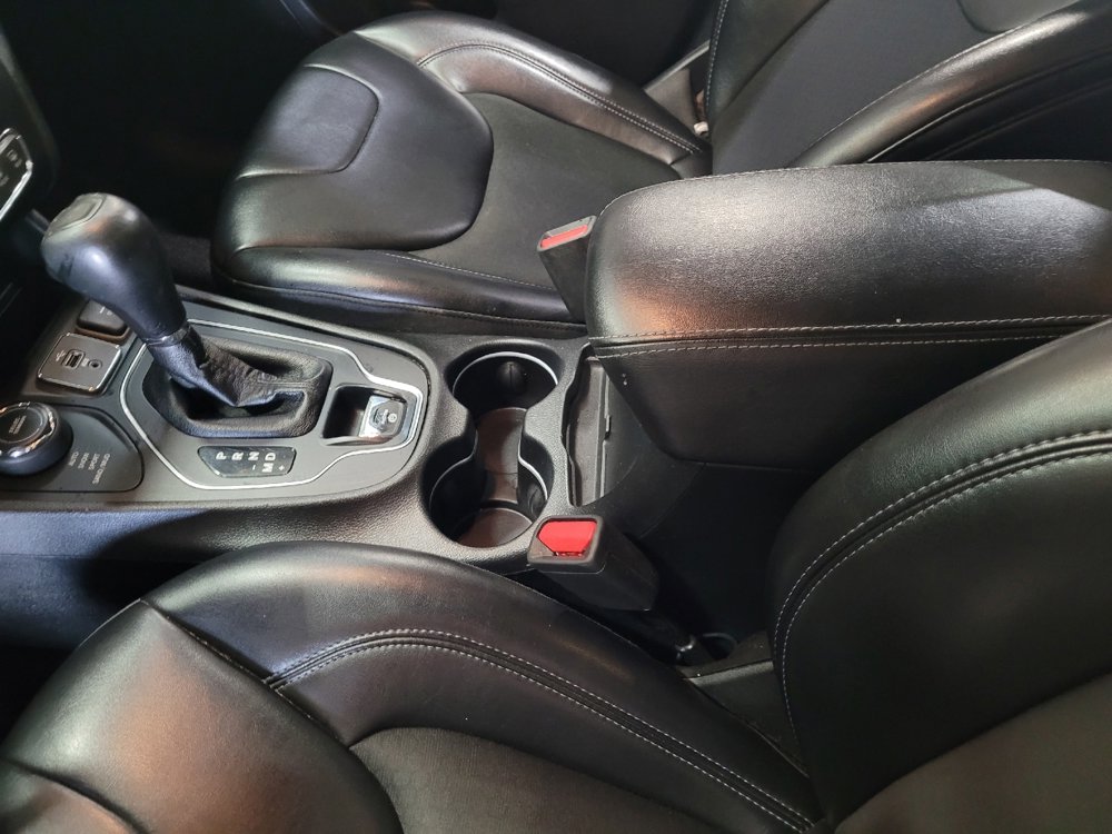 Used 2019 Jeep Cherokee Latitude Plus w/ Comfort/Convenience Group image 26