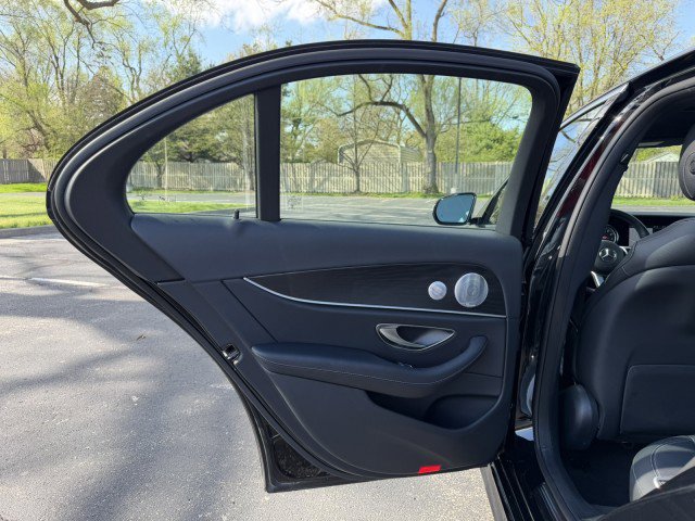 Certified 2019 Mercedes-Benz E 300 4MATIC image 23