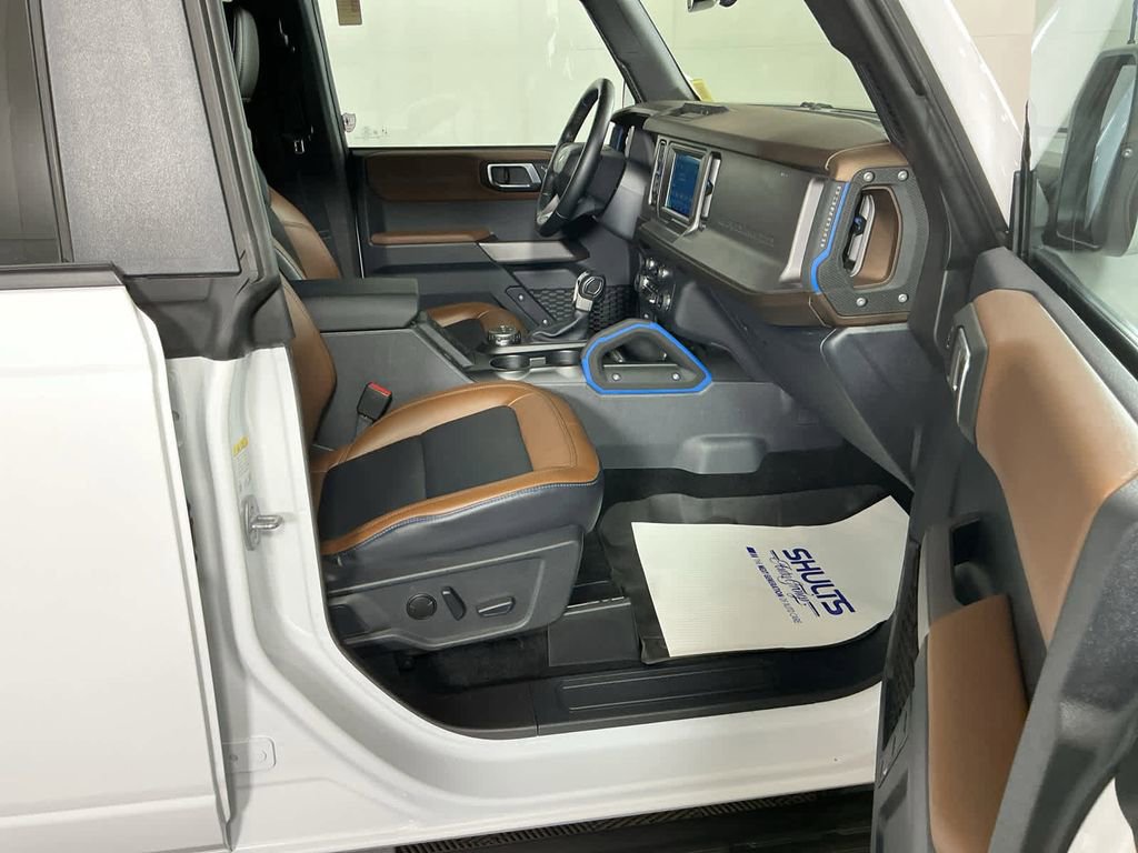 Used 2023 Ford Bronco Outer Banks image 4