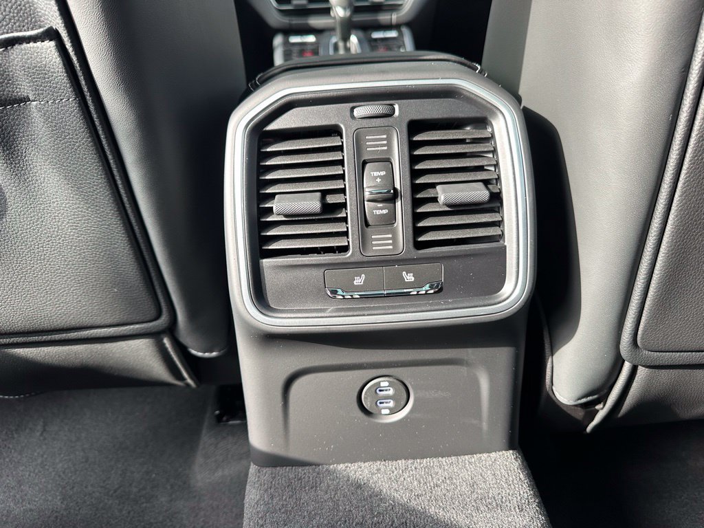 Certified 2026 Porsche Macan S AWD/4WD image 39