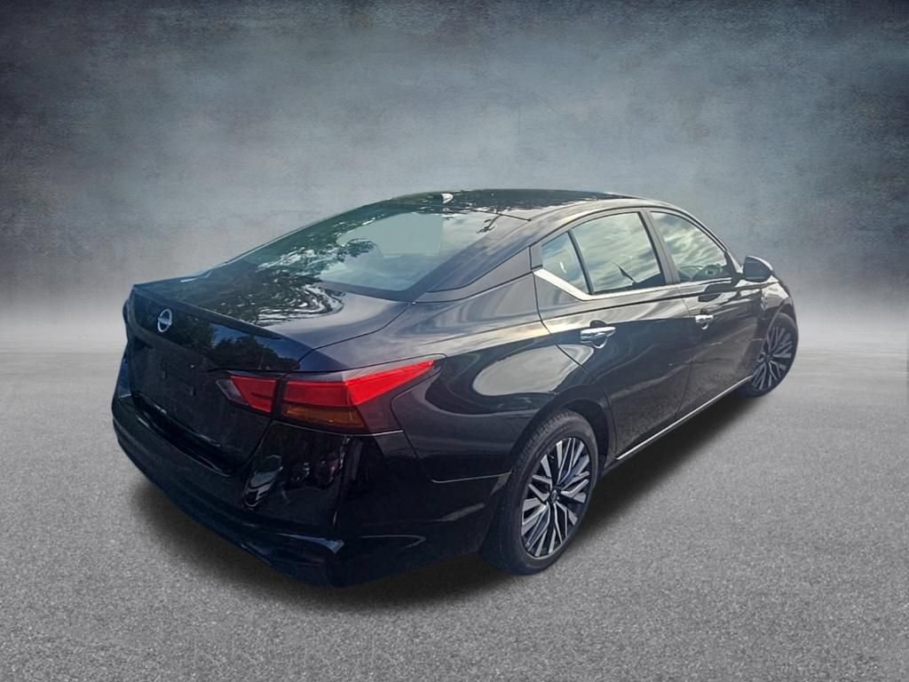 Used 2025 Nissan Altima 2.5 SV FWD image 8