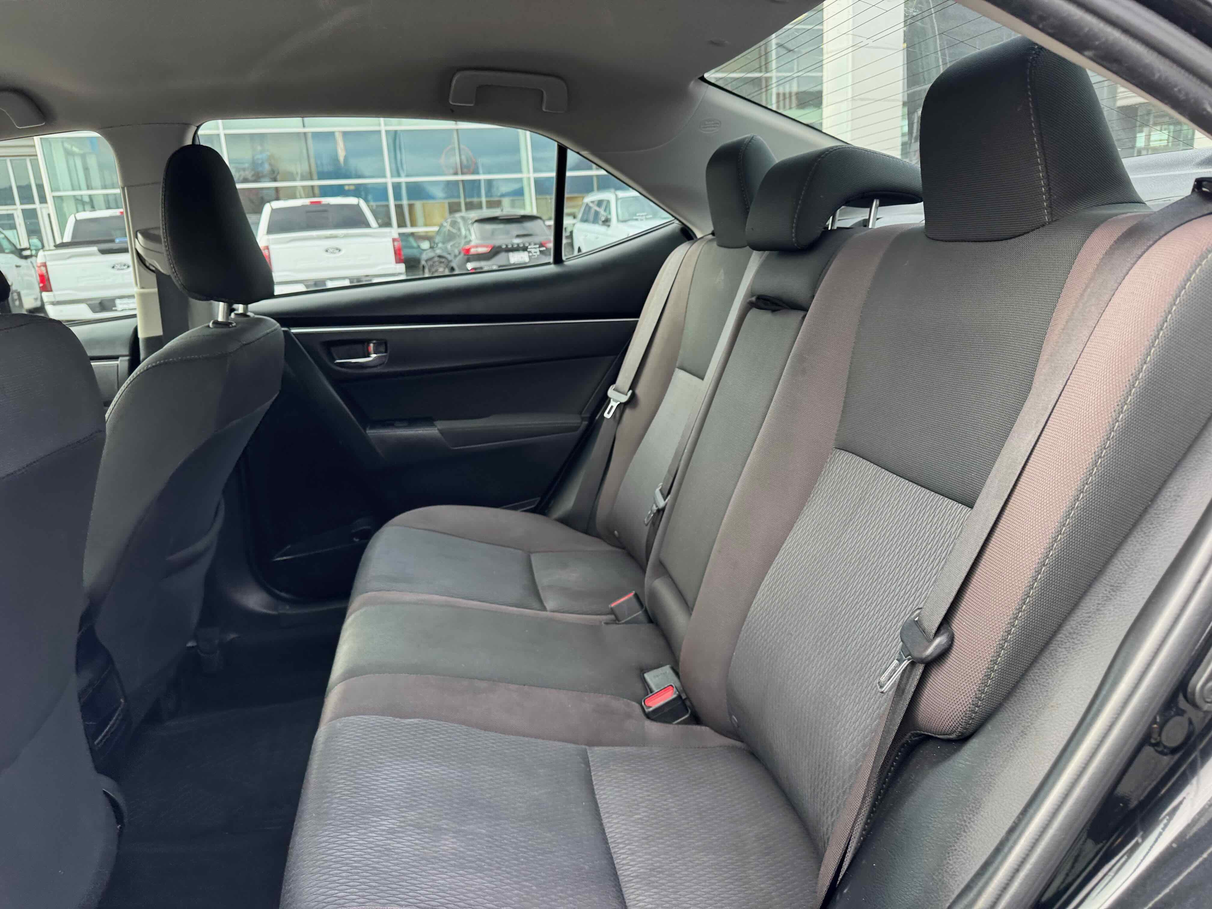 Used 2018 Toyota Corolla LE image 27