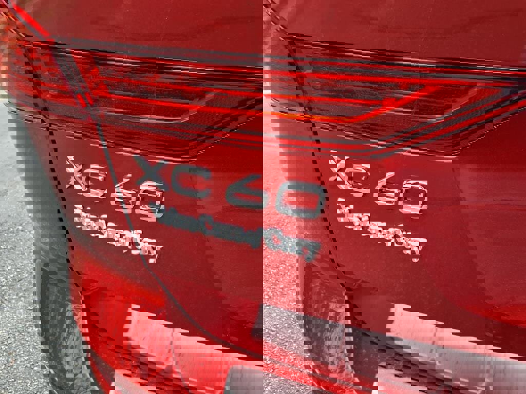 New 2025 Volvo XC60 B5 Core w/ Climate Package image 5