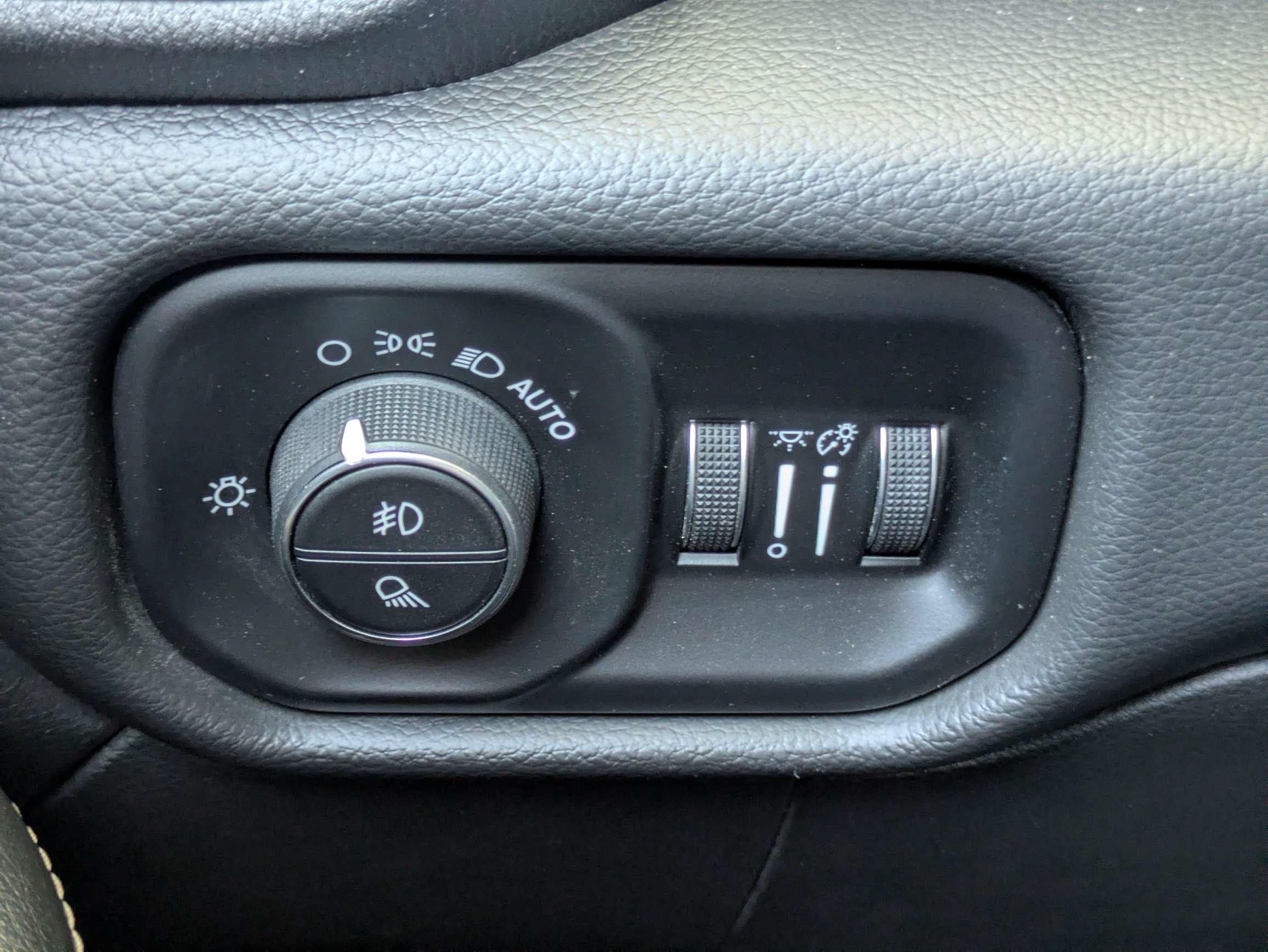 Used 2020 RAM 2500 Laramie w/ Chrome Appearance Group AWD/4WD image 13