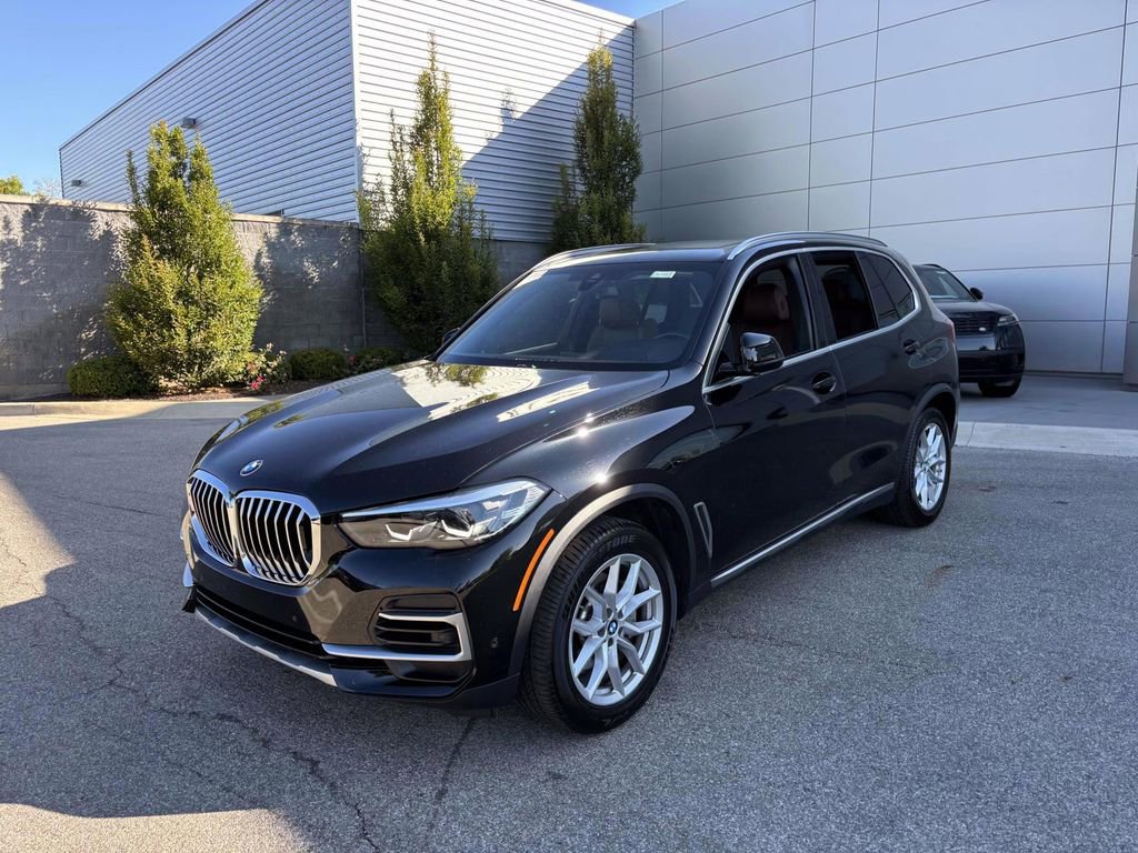 Used 2023 BMW X5 xDrive40i w/ Premium Package image 3