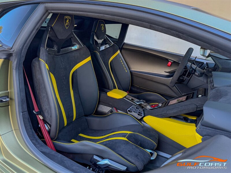 Used 2023 Lamborghini Huracan Tecnica RWD image 31