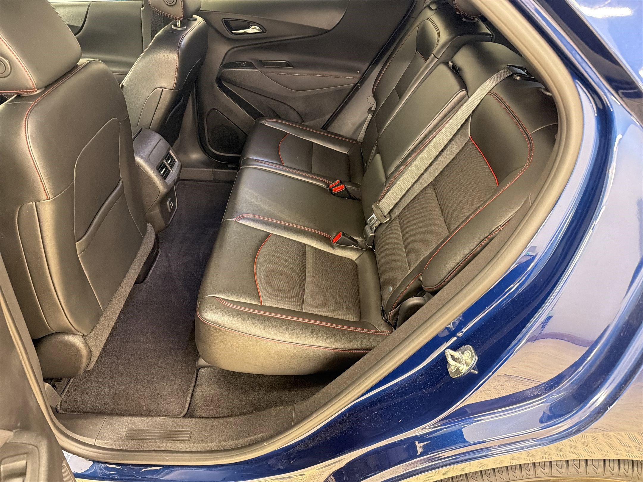 Used 2022 Chevrolet Equinox RS w/ RS Leather Package image 13