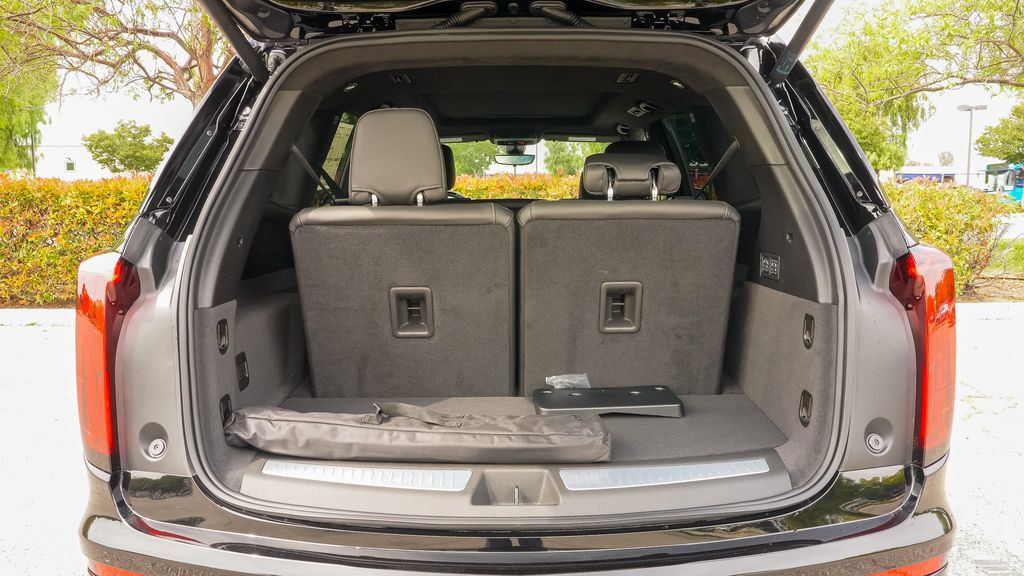 Certified 2025 Cadillac XT6 Premium Luxury w/ Platinum Package image 12