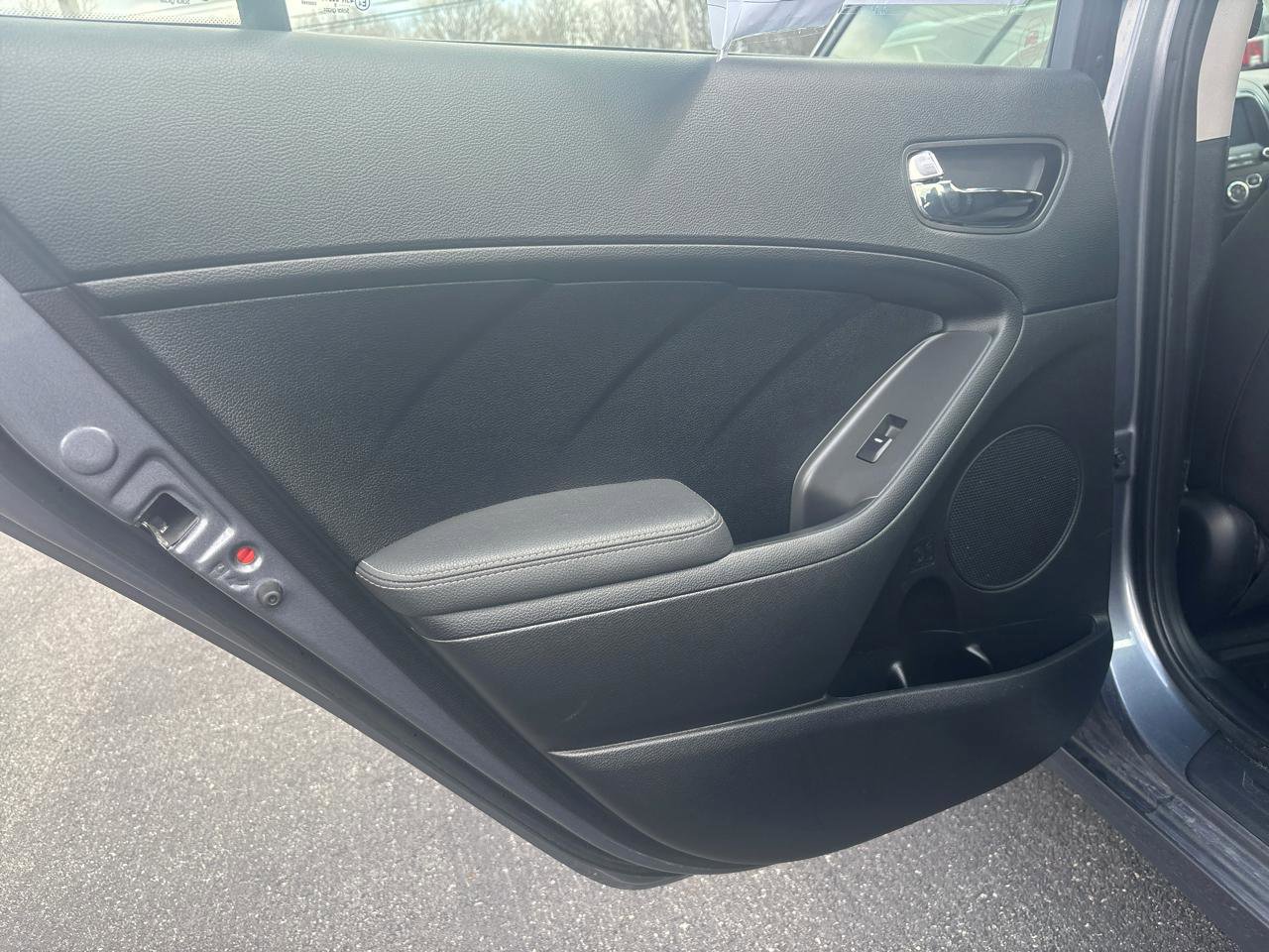 Used 2018 Kia Forte S image 15