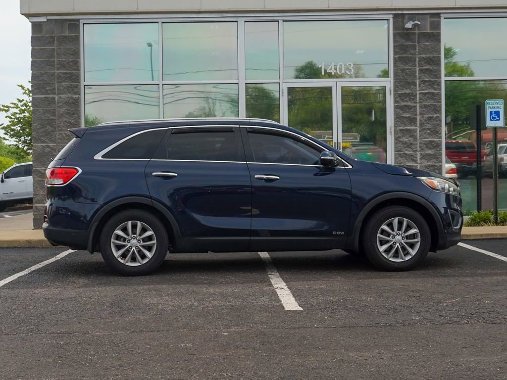 Used 2016 Kia Sorento AWD w/ LX Convenience Package image 2