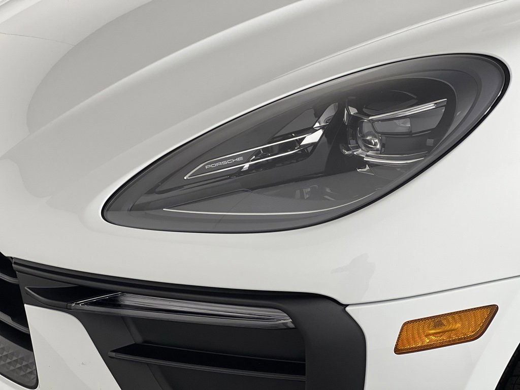 Certified 2025 Porsche Macan image 15
