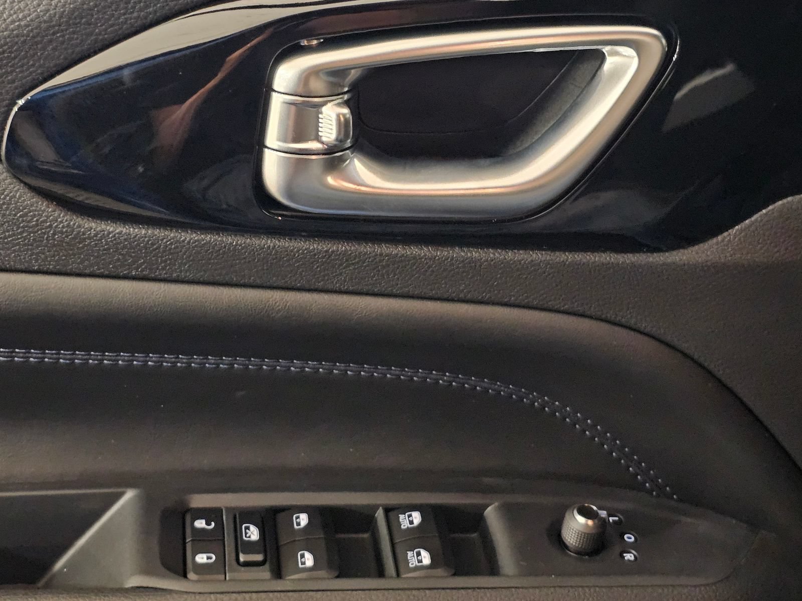 New 2026 Jeep Compass Latitude AWD/4WD image 16