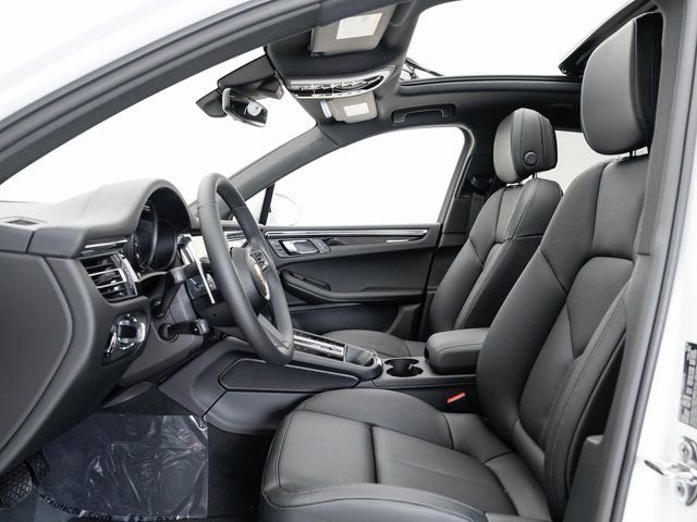 Certified 2025 Porsche Macan image 6