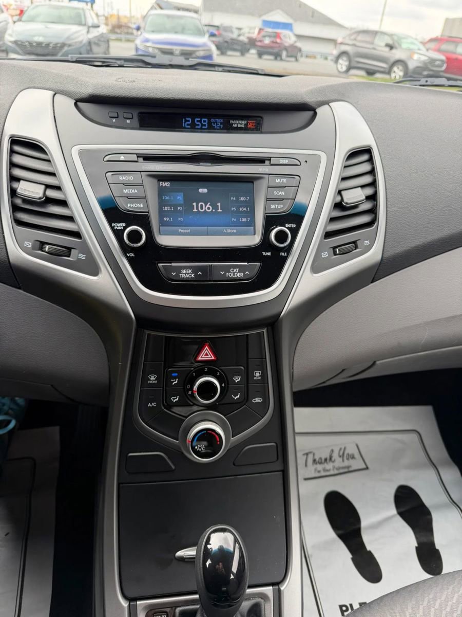 Used 2015 Hyundai Elantra SE w/ Option Group 02 FWD image 12