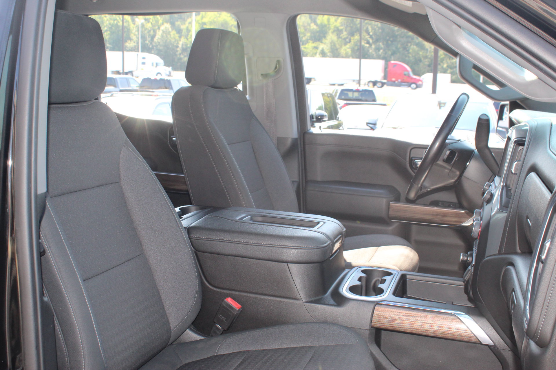 Used 2022 Chevrolet Silverado 1500 LT Trail Boss w/ Bed Protection Package AWD/4WD image 35