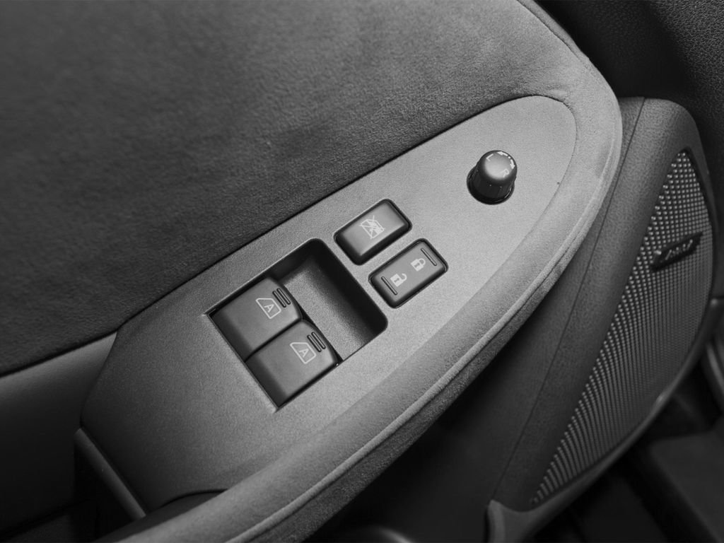 Used 2016 Nissan 370Z Coupe RWD image 12