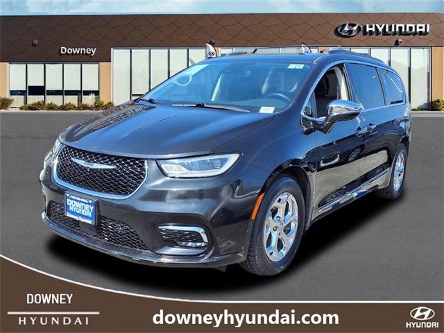 Used 2022 Chrysler Pacifica Limited image 1