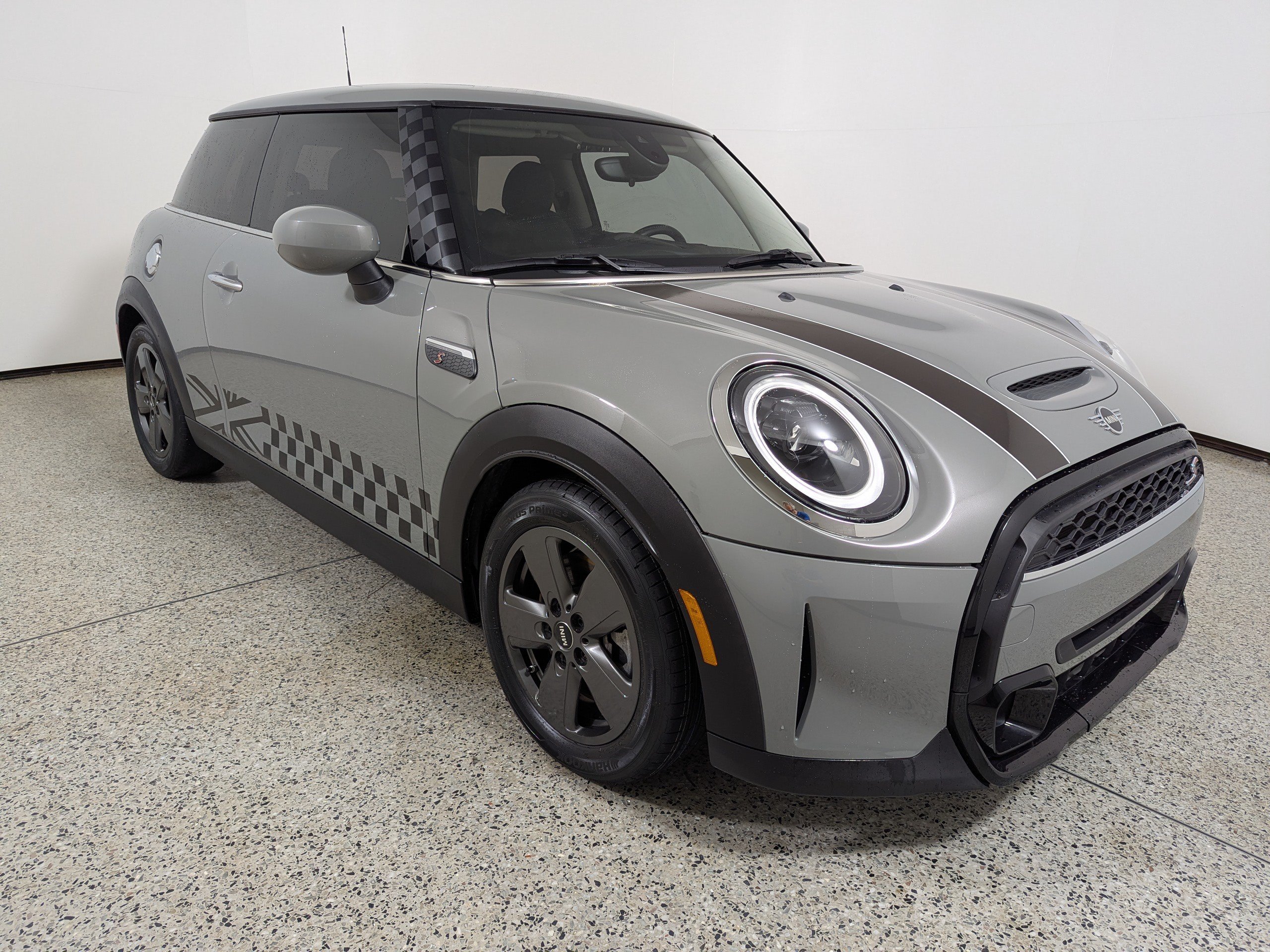 Used 2022 MINI Cooper S FWD image 1