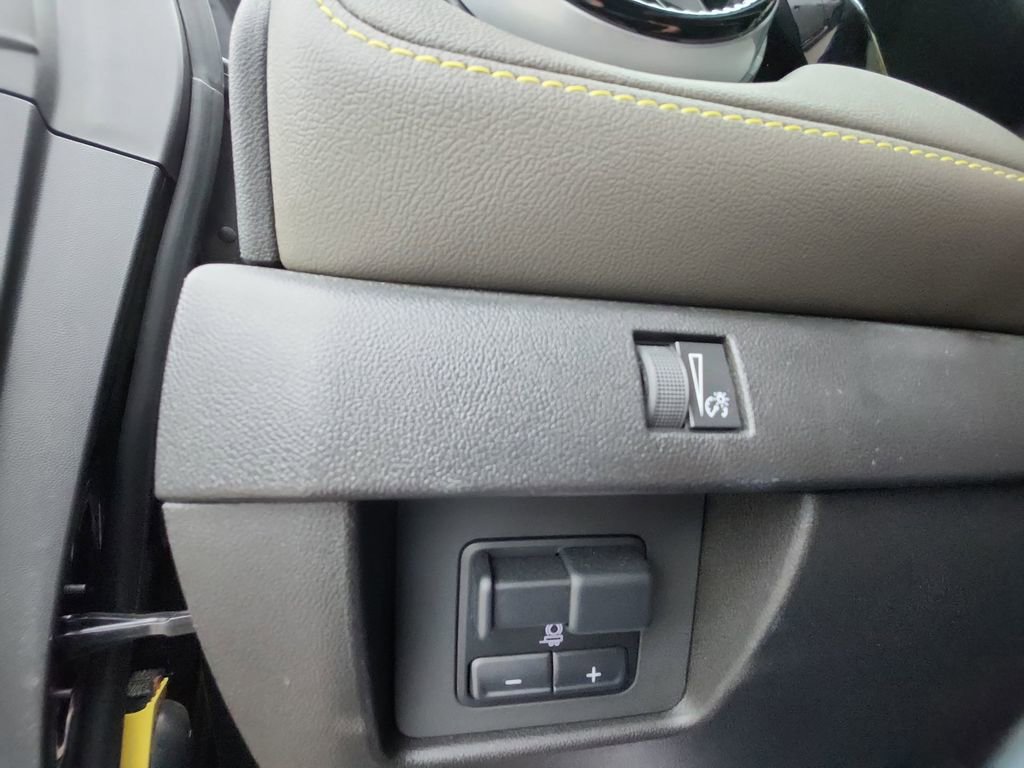 Used 2024 Chevrolet Colorado ZR2 w/ Technology Package image 22