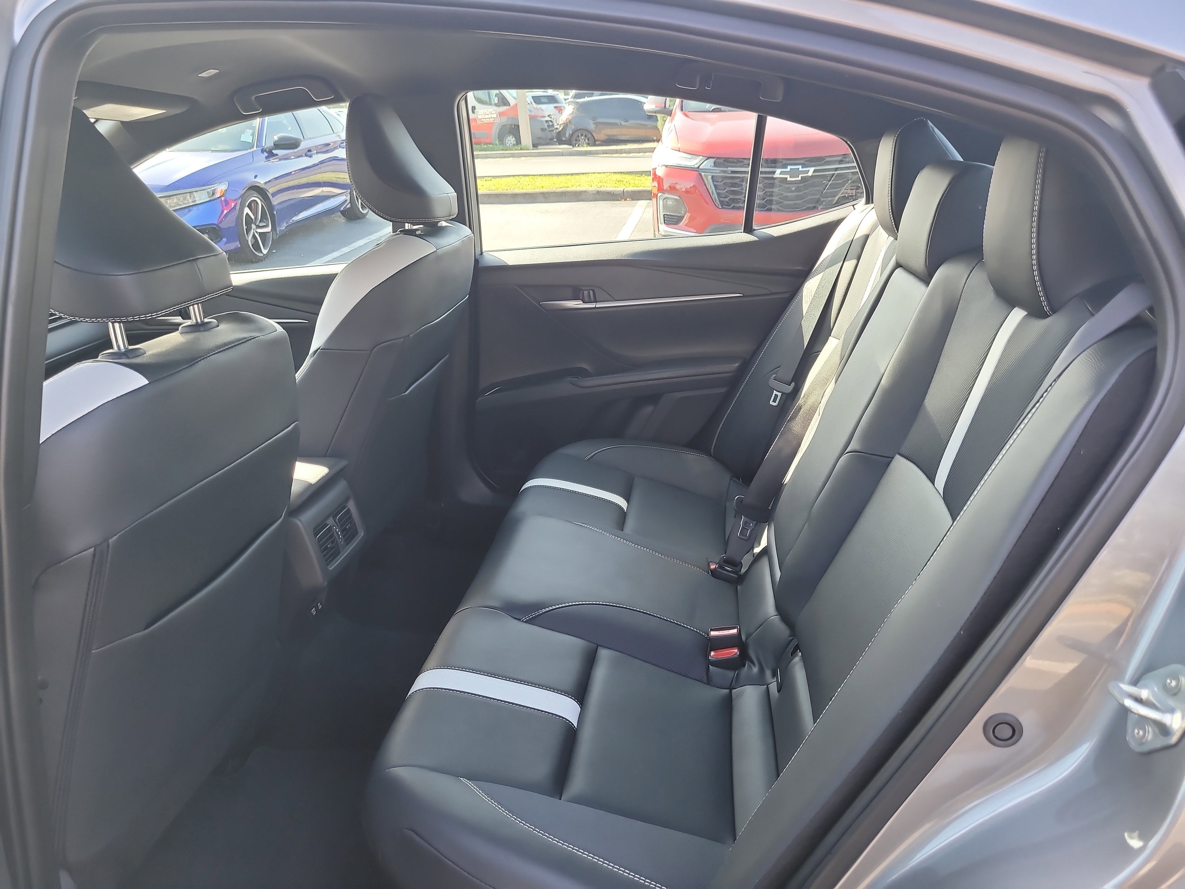 Used 2025 Toyota Camry SE FWD image 13
