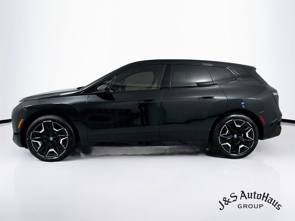 Used 2024 BMW iX xDrive50 w/ Sport Package AWD/4WD image 4