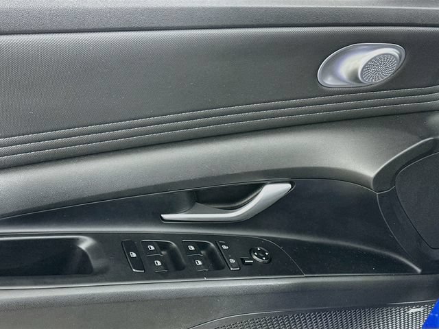 Used 2023 Hyundai Elantra Limited FWD image 10