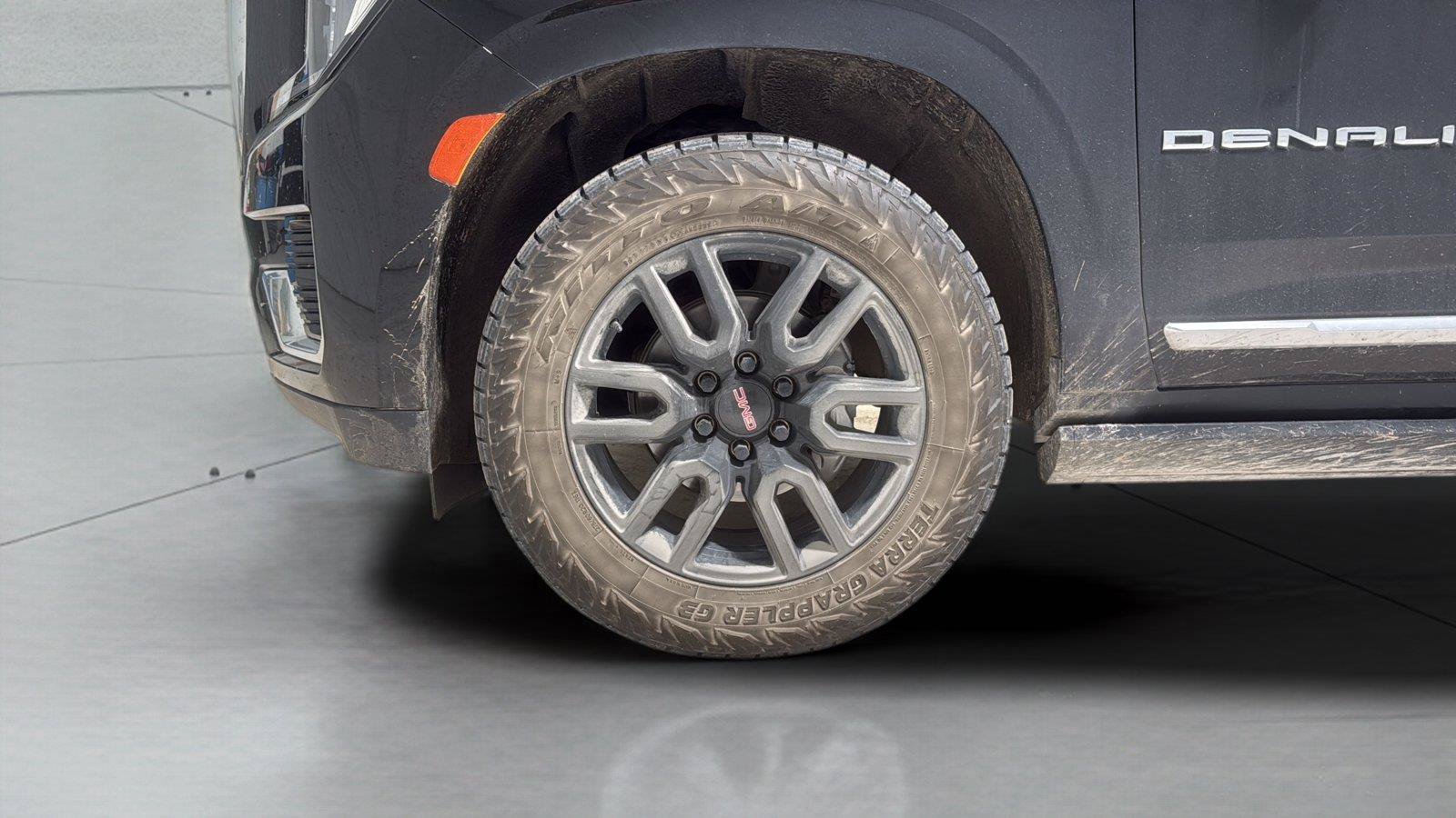 Used 2022 GMC Yukon Denali w/ Denali Premium Package AWD/4WD image 31