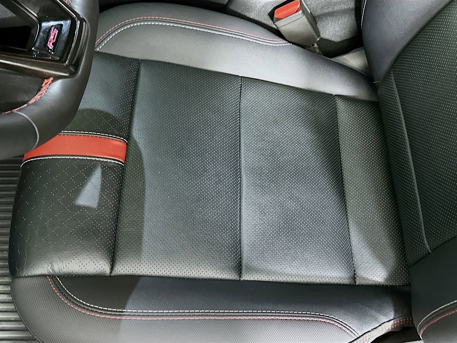 Used 2025 Chevrolet Traverse RS image 21