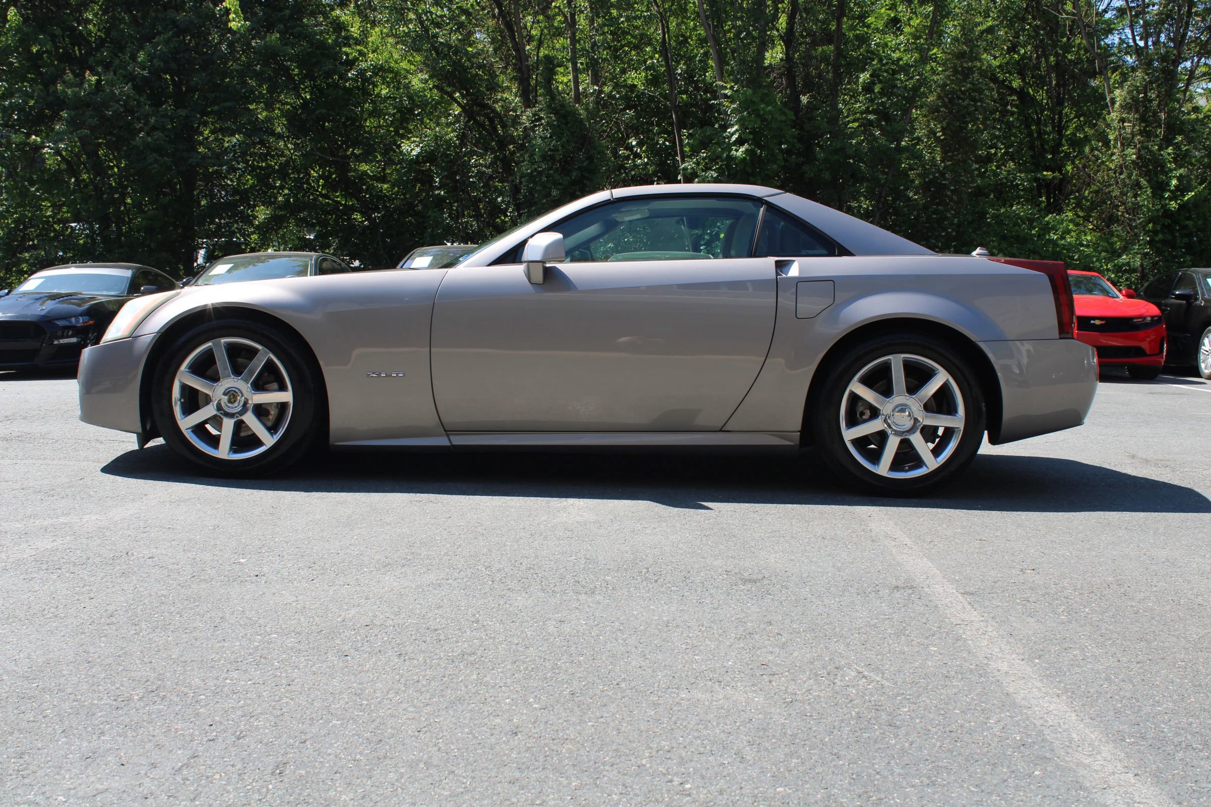 Used 2005 Cadillac XLR RWD image 17