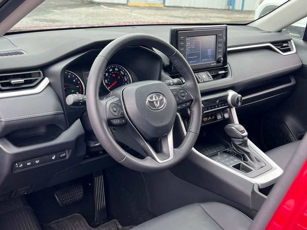 Used 2020 Toyota RAV4 XLE Premium image 18