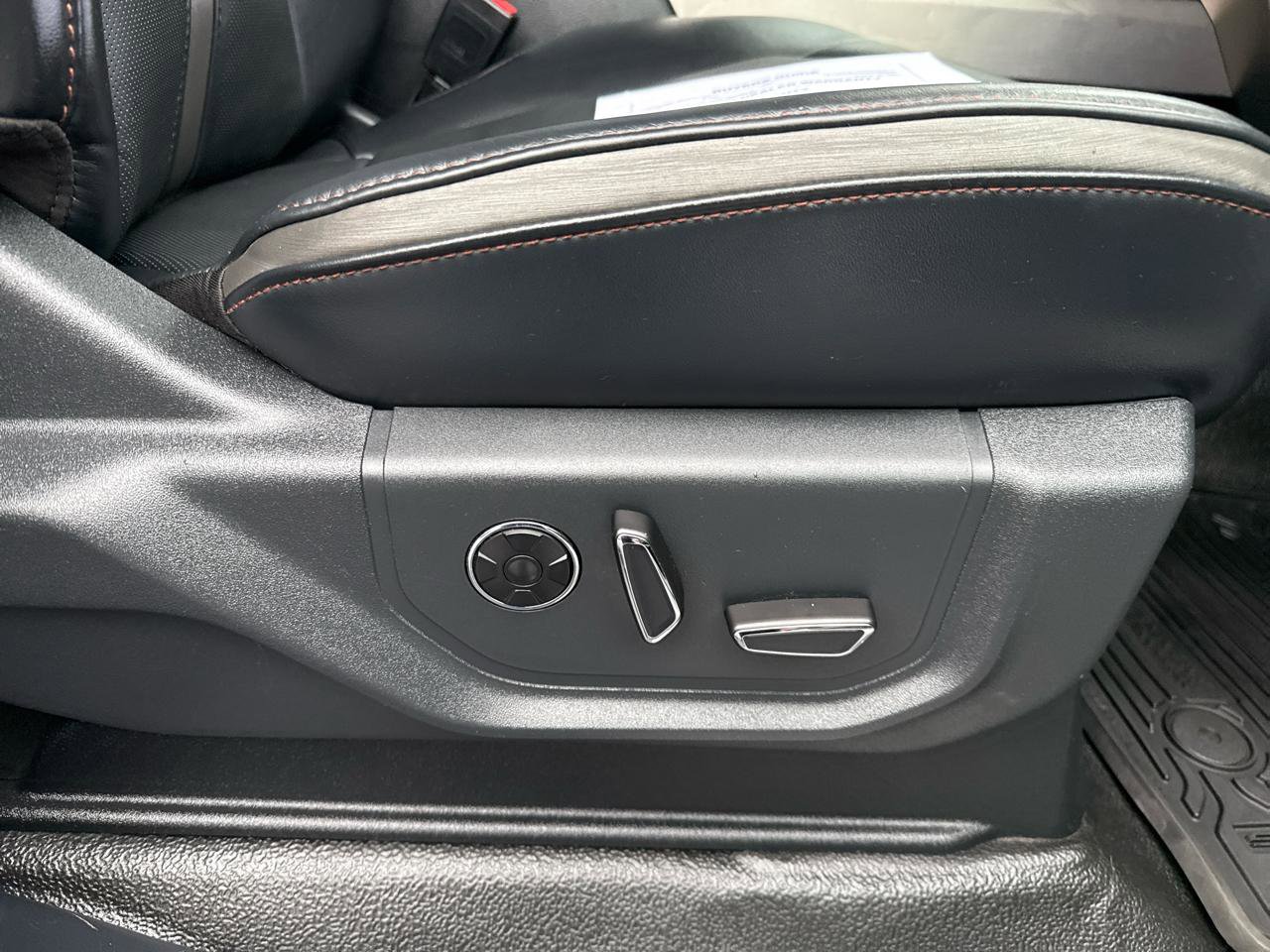 Used 2022 Ford F350 Platinum w/ FX4 Off-Road Package image 33