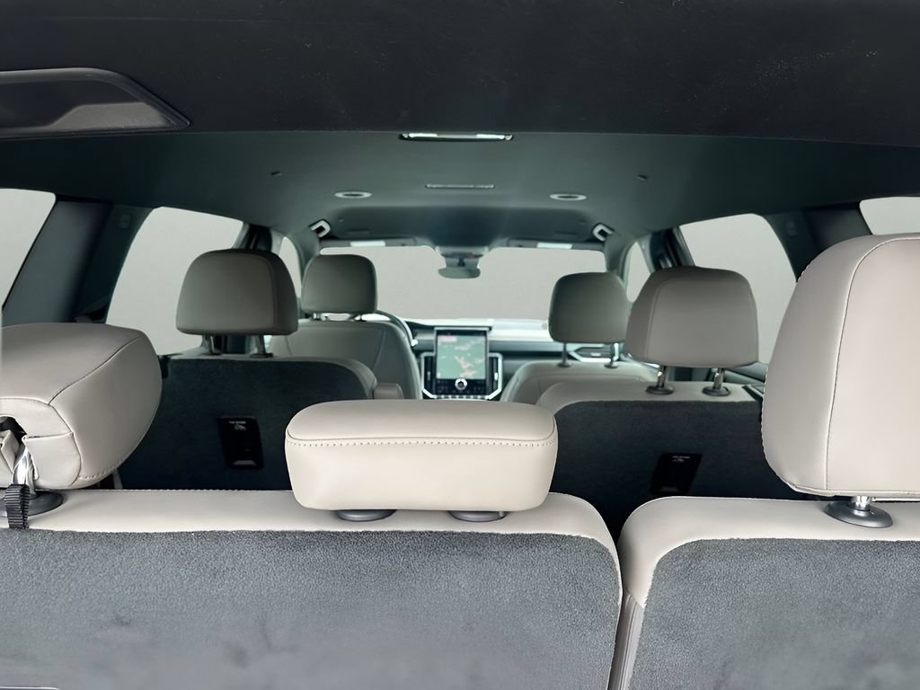 Used 2026 GMC Acadia Elevation w/ Elevation Premium Package FWD image 35