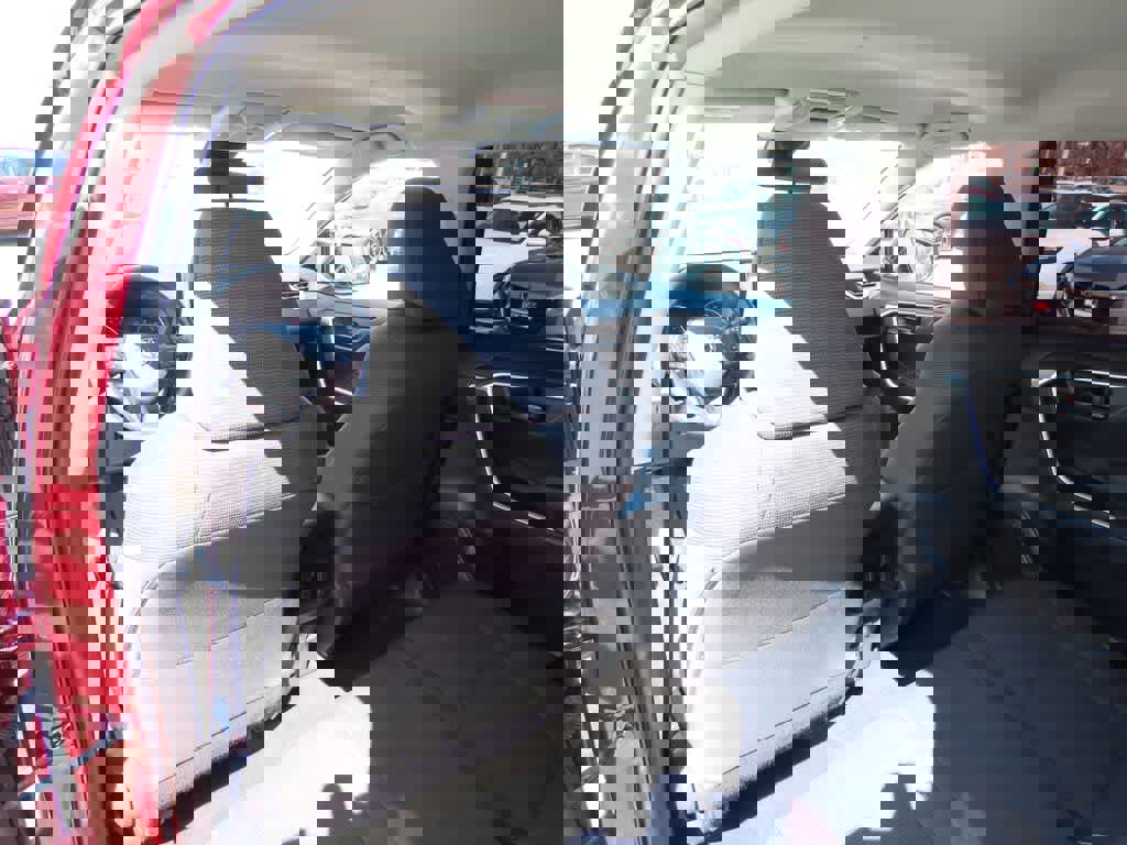 Used 2022 Toyota RAV4 LE image 14