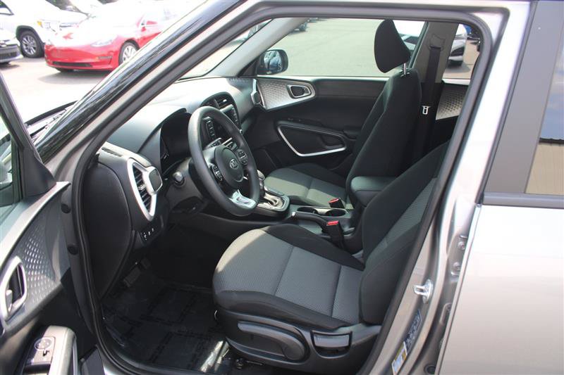 Used 2025 Kia Soul LX w/ LX Technology Package FWD image 9