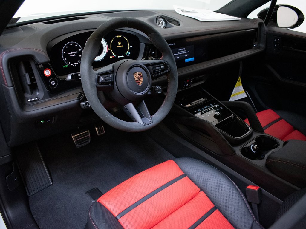 New 2025 Porsche Cayenne GTS image 4