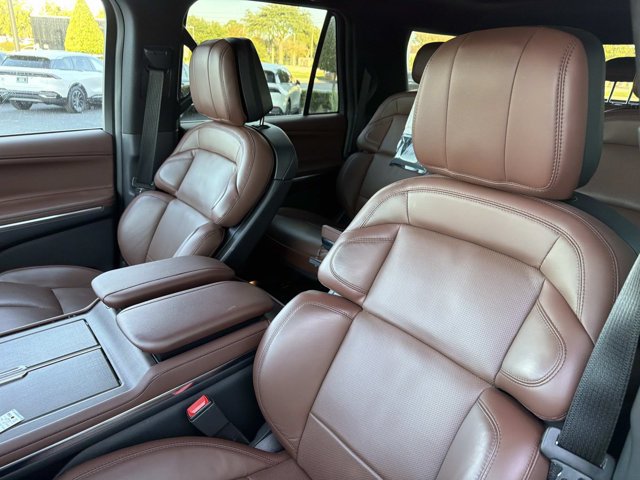 Certified 2026 Lincoln Navigator L Reserve AWD/4WD image 13