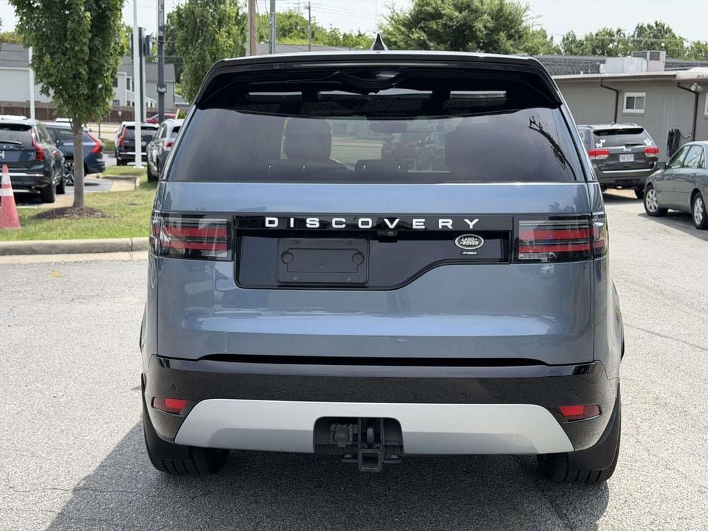 Used 2023 Land Rover Discovery Metropolitan Edition AWD/4WD image 3