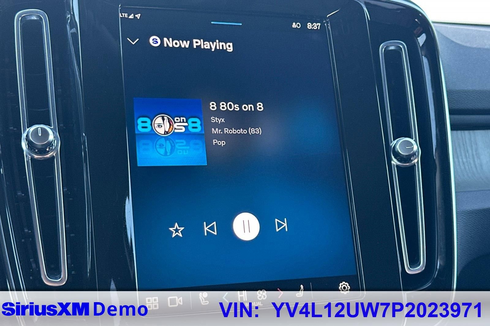 Certified 2023 Volvo XC40 B5 Plus w/ Driver Assist Package image 30