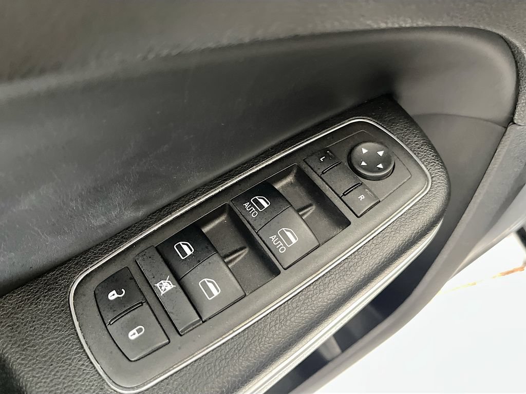 Used 2023 Chrysler 300 Touring w/ Sport Appearance Package RWD image 18
