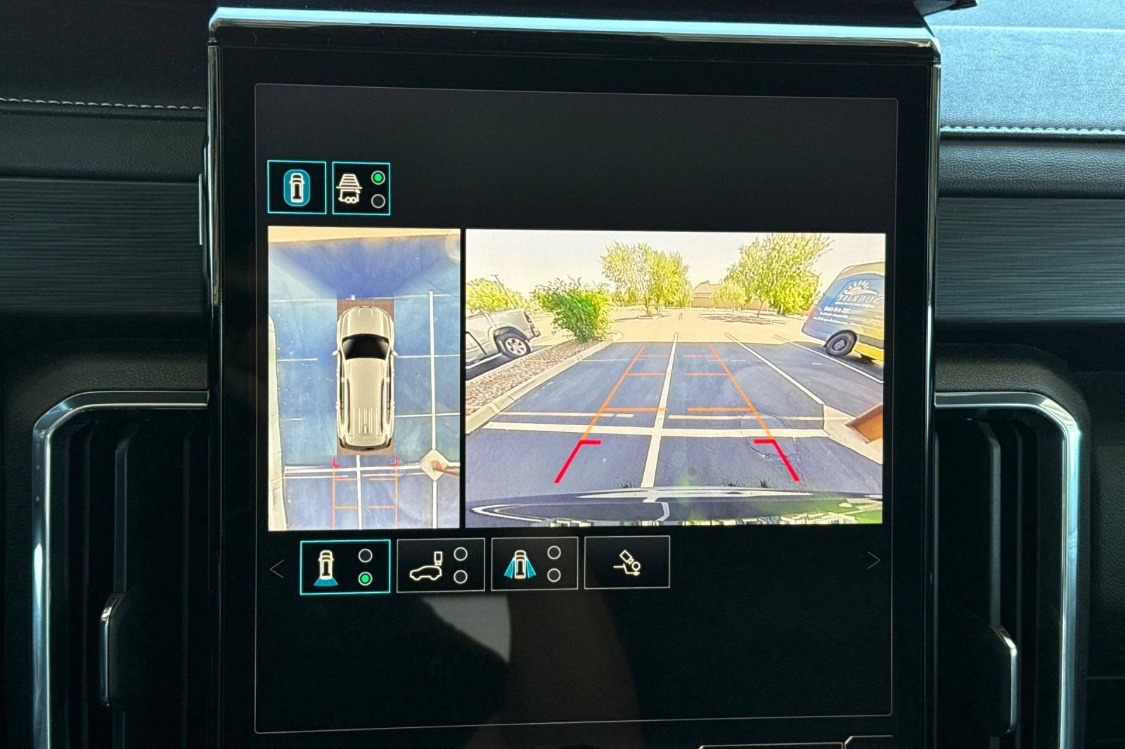 Used 2024 GMC Acadia Elevation FWD image 32