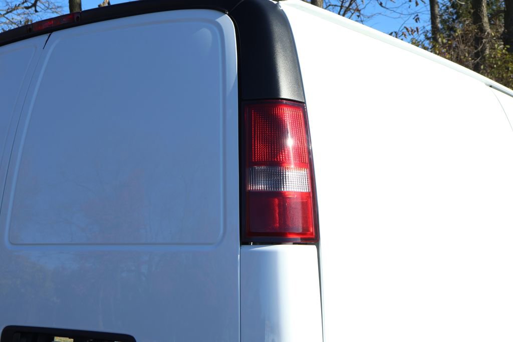 Used 2022 Chevrolet Express 3500 w/ Driver Convenience Package image 7