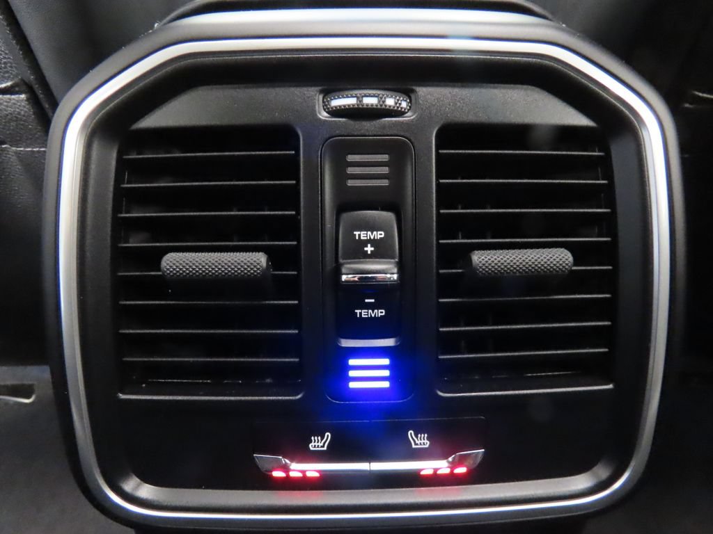 Certified 2024 Porsche Macan Turbo AWD/4WD image 33