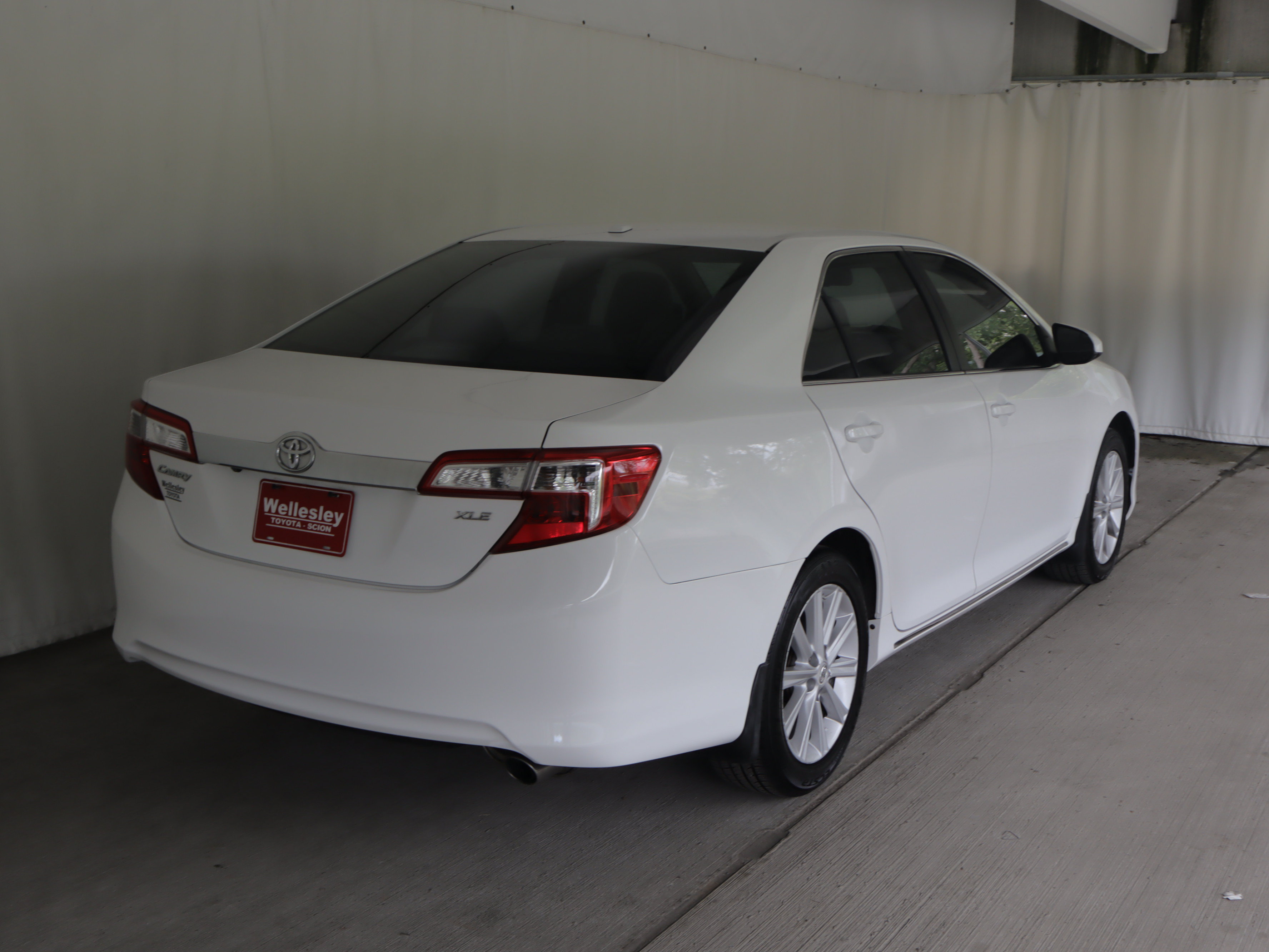 Used 2012 Toyota Camry XLE w/ Convenience Pkg FWD image 7