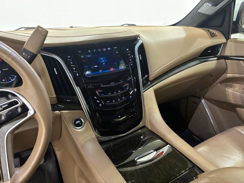 Used 2018 Cadillac Escalade Platinum AWD/4WD image 13