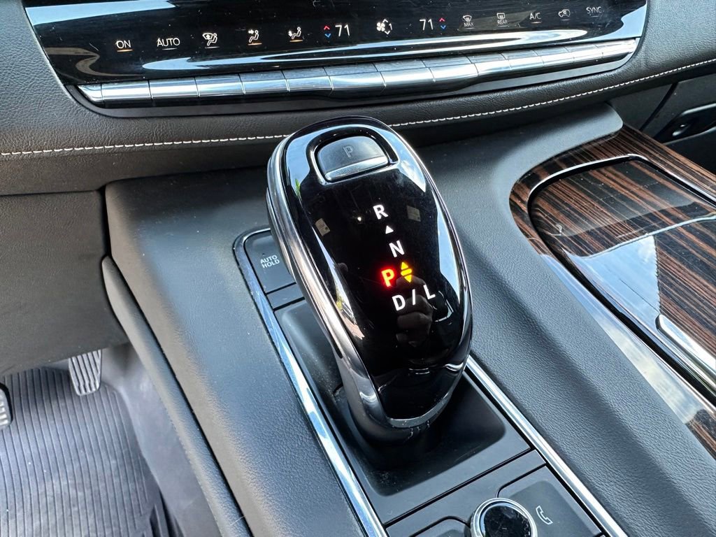 Used 2024 Cadillac Escalade Luxury AWD/4WD image 37