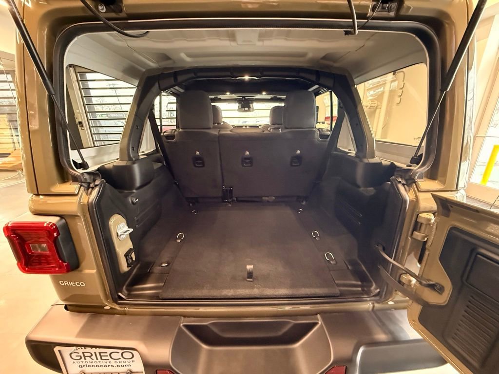 Used 2026 Jeep Wrangler Sahara AWD/4WD image 11