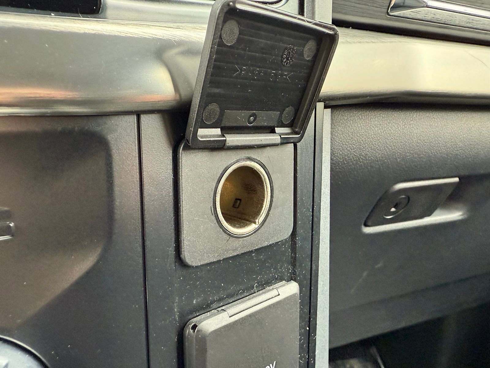 Used 2023 Ford F150 Lariat w/ Trailer Tow Package image 33